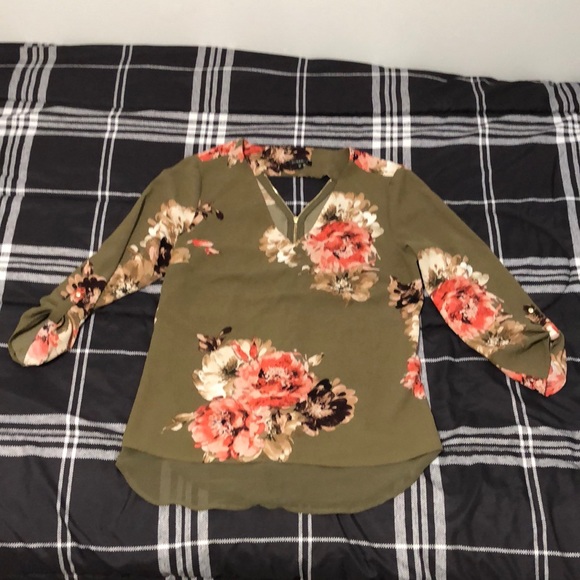 Floral zip back blouse - Picture 1 of 7
